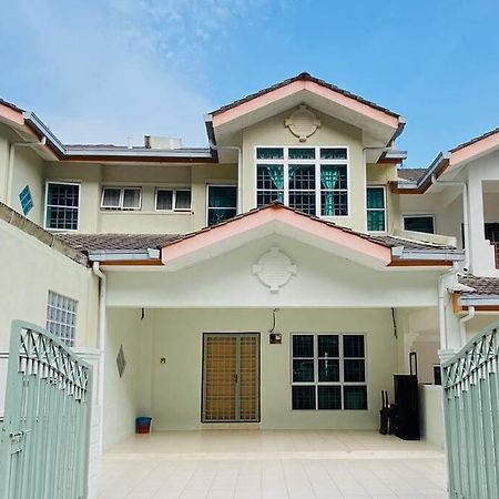 Lily Vacation Home At Cameron Highlands - 12 Pax,Free Wifi W Carporch Tanah Rata Exteriör bild