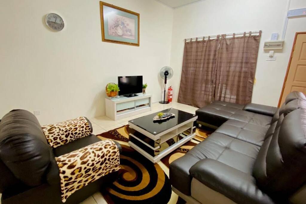 Lily Vacation Home At Cameron Highlands - 12 Pax,Free Wifi W Carporch Tanah Rata Exteriör bild