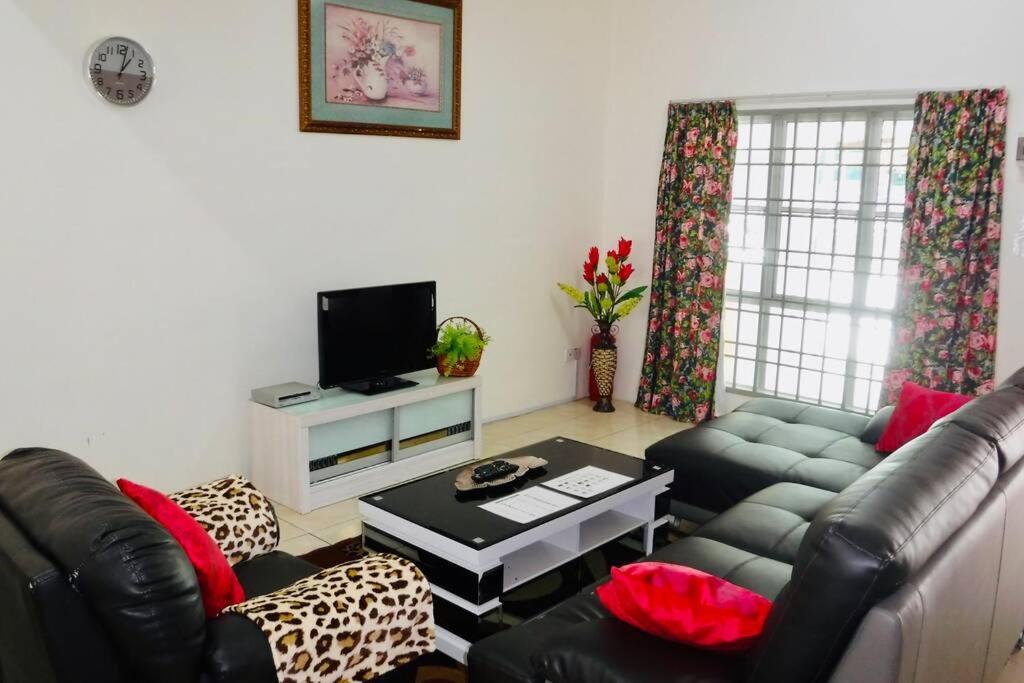 Lily Vacation Home At Cameron Highlands - 12 Pax,Free Wifi W Carporch Tanah Rata Exteriör bild